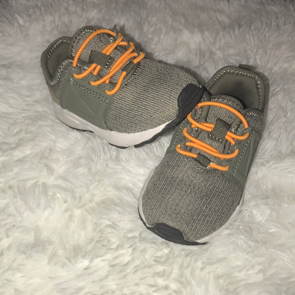 TODDLER CAT & JACK LIKE NEW OLIVE GREEN SNEAKERS